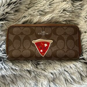 ⚡️FLASH SALE!⚡️COACH • Limited Edition 🍕NY PIZZA • Long Zip Around Wallet